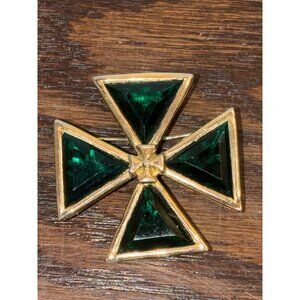 VTG NYC AccessoCraft Green Gem Maltese Cross Pin Brooch Gold-Tone Metal Accent